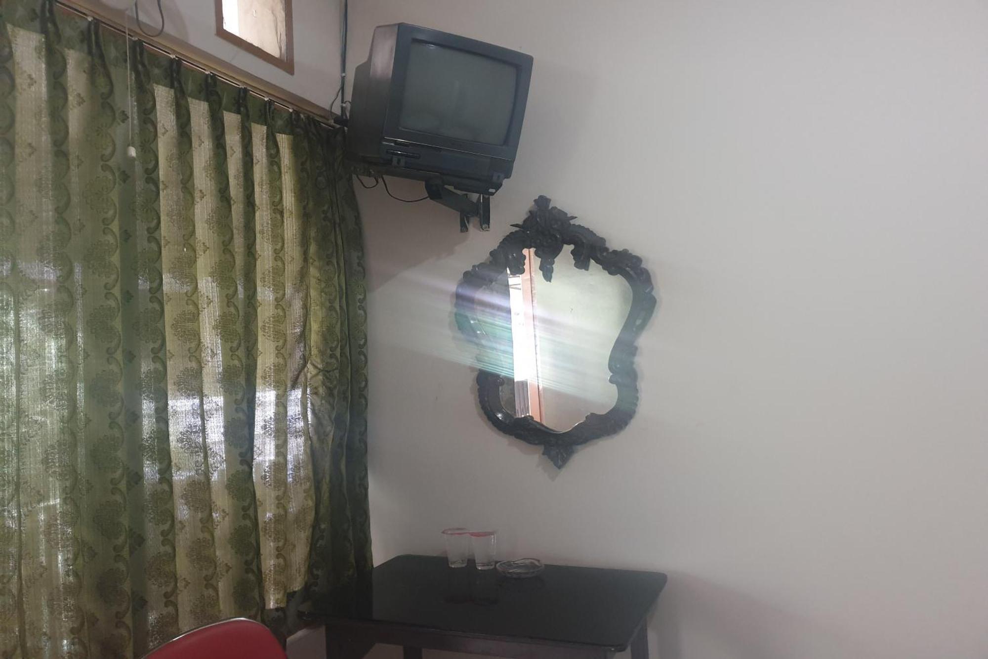Hotel Oyo Life 2090 Ratna Backpacker Syariah Probolinggo Exterior foto